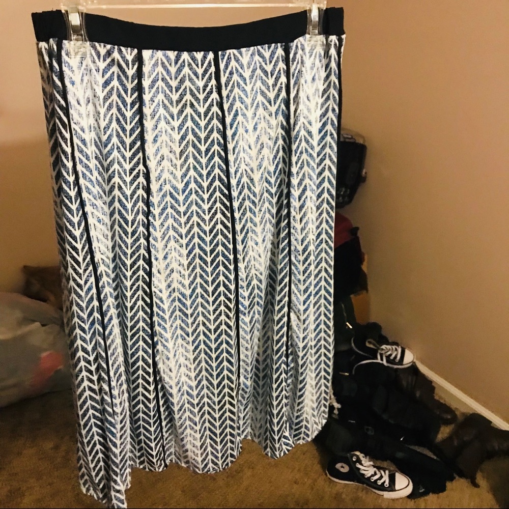 Blue Geometric Pattern Skirt - Picture 3 of 7